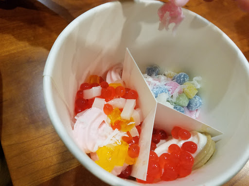 Frozen Yogurt Shop «Peaks Frozen Yogurt Bar», reviews and photos, 15600 NE 8th St, Bellevue, WA 98008, USA