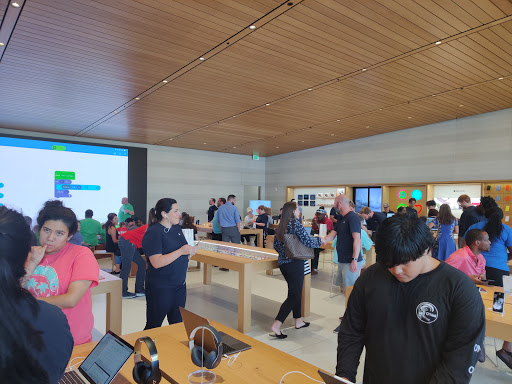 Computer Store «Apple Southlake Town Square», reviews and photos, 260 Grand Ave, Southlake, TX 76092, USA