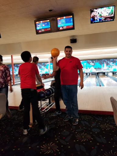 Bowling Alley «Strike Zone Family Entertainment Center», reviews and photos, 921 Red Bird Ln, Mayfield, KY 42066, USA