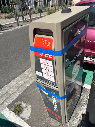 Borne de recharge de véhicules électriques Aix-Marseille Provence Métropole Charging Station Marseille