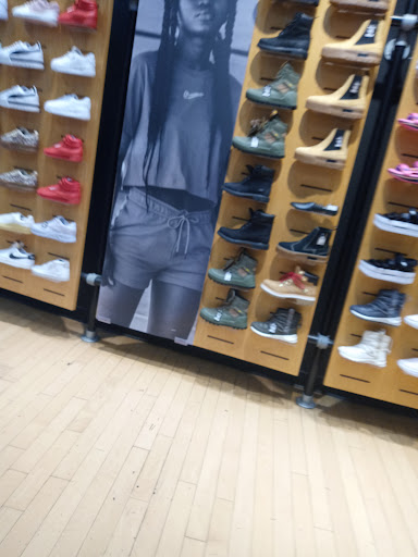 Shopping Mall «Barton Creek Square», reviews and photos, 2901 S Capital of Texas Hwy, Austin, TX 78746, USA