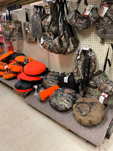 Sporting Goods Store «Hunters Gallery», reviews and photos, 237 Mt Cobb Hwy, Hamlin, PA 18427, USA