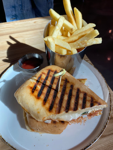 Pesto chicken panini