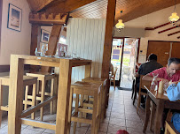 Atmosphère du Restaurant Auberge des Pradeaux à Grandrif - n°6
