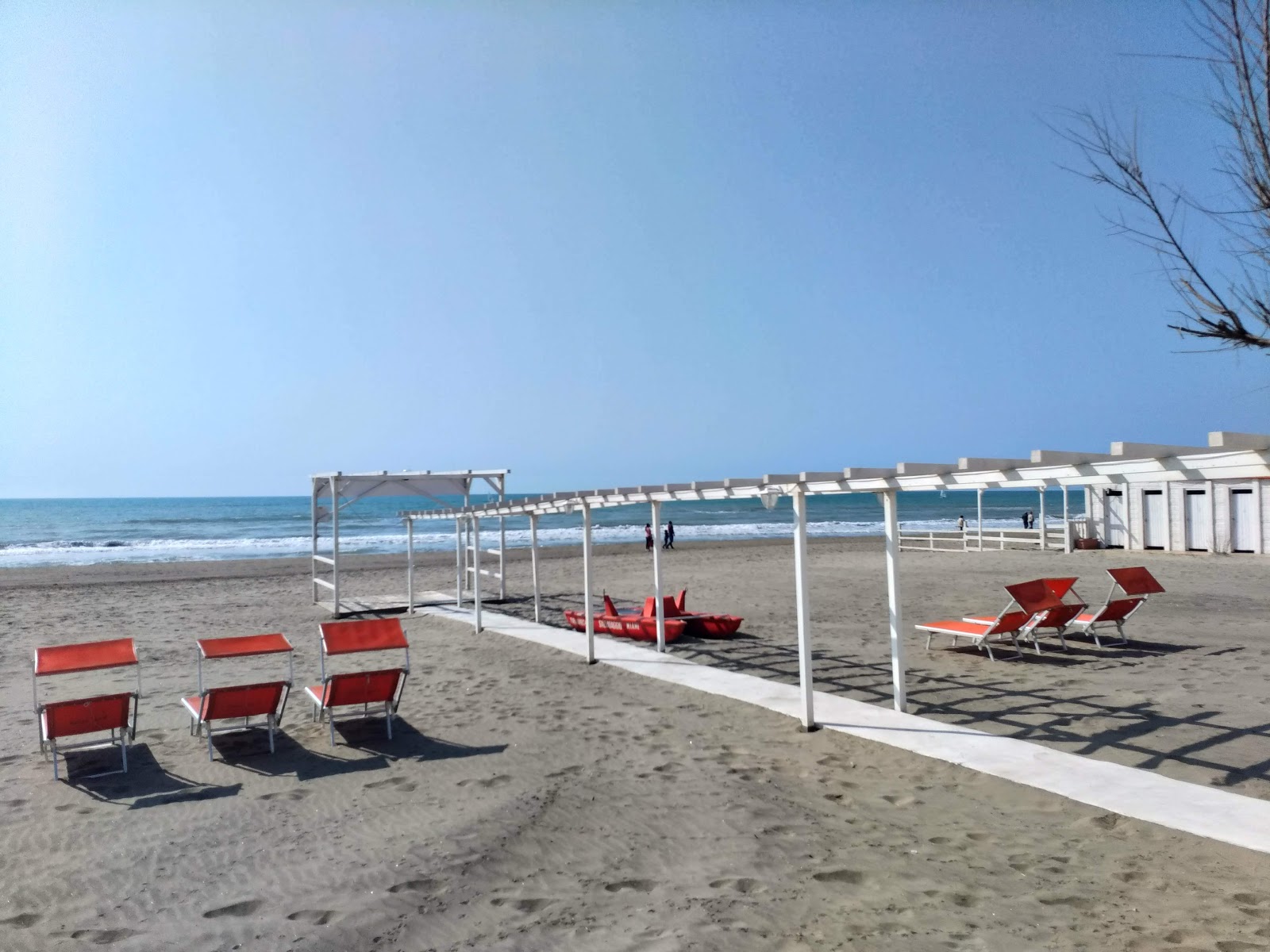 Fotografie cu Bora Bora Beach - locul popular printre cunoscătorii de relaxare