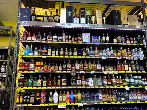 Liquor Store «Colonial Liquor & Wine», reviews and photos, 12100 E Colonial Dr, Orlando, FL 32826, USA