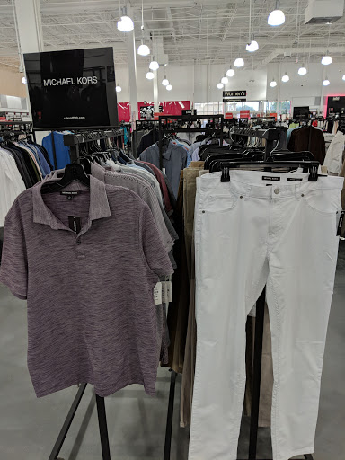 Department Store «Saks OFF 5TH», reviews and photos, 2500 Fashion Center Blvd, Christiana, DE 19702, USA