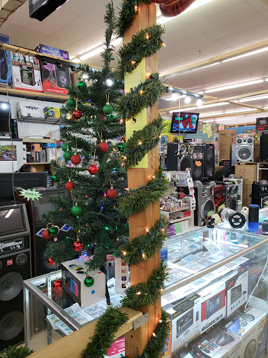 Shopping Mall «Elgin Shopping Mall», reviews and photos, 308 S McLean Blvd, Elgin, IL 60123, USA