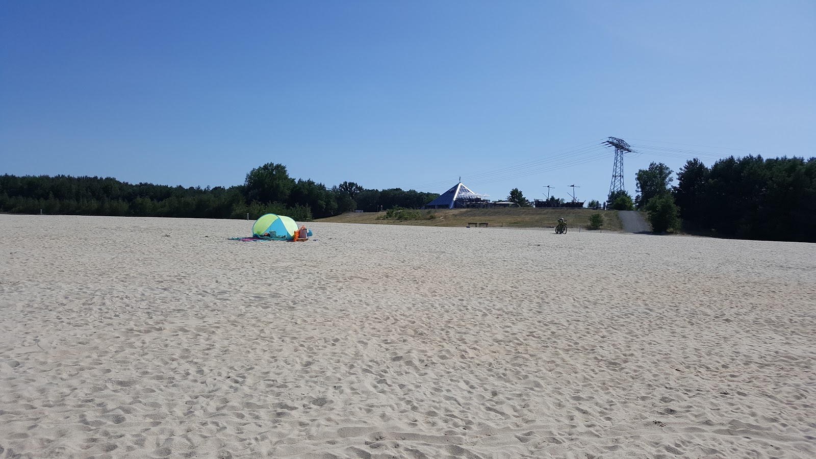 Foto de Strand Lohsa Dreiweiberner See com muito limpo nível de limpeza