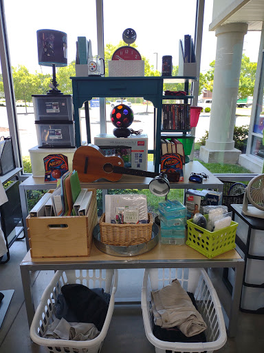 Thrift Store «Goodwill Warwick Retail Store», reviews and photos, 11061 Warwick Blvd, Newport News, VA 23601, USA