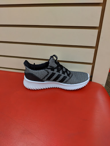 Shoe Store «Famous Footwear», reviews and photos, 940 W Street Rd, Warminster, PA 18974, USA