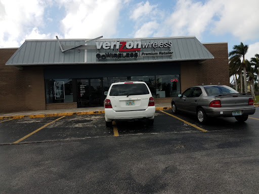 Cell Phone Store «GoWireless Verizon Authorized Retailer», reviews and photos, 2100 Tamiami Trail E, Naples, FL 34112, USA