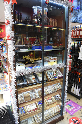 Convenience Store «McCormick Market», reviews and photos, 80 E Cermak Rd C, Chicago, IL 60616, USA