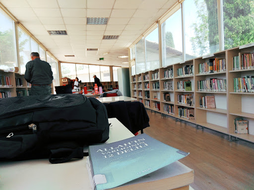Doğan Hızlan Kütüphanesi (Antalya Büyükşehir Belediyesi)