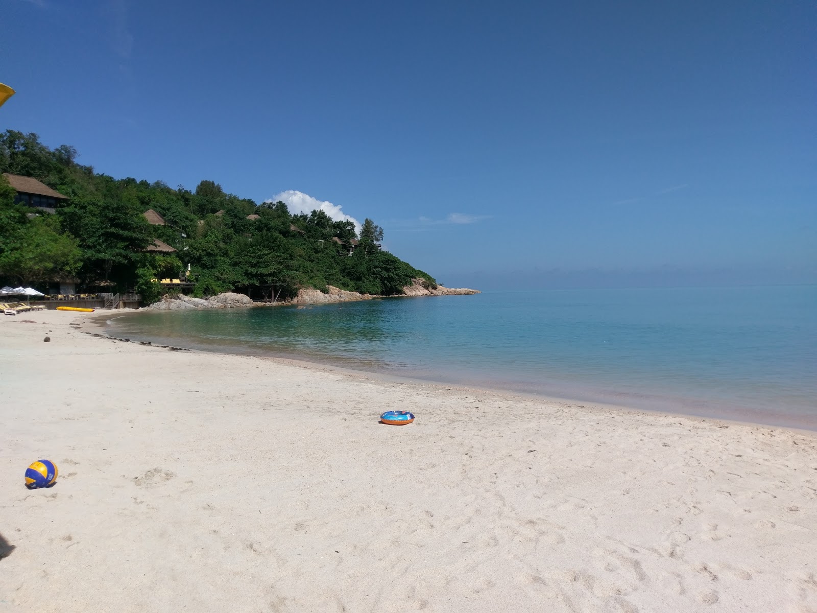 Fotografie cu Plaja idilică Samui zona hotelieră