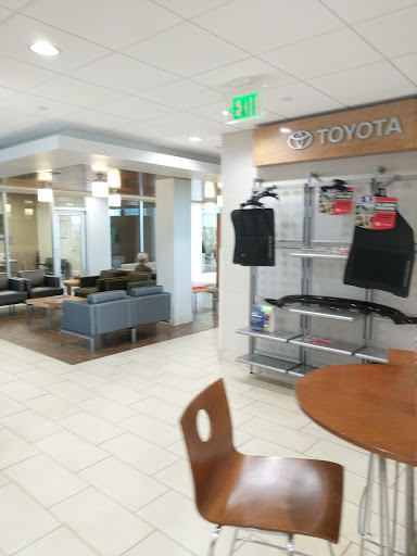 Toyota Dealer «Kenny Ross Toyota», reviews and photos, 8900 University Blvd, Moon, PA 15108, USA