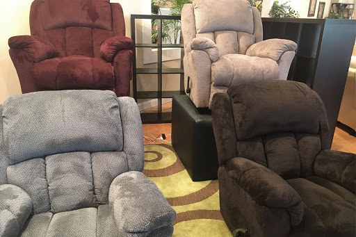 Furniture Store «Evansville Overstock Warehouse Furniture & Mattress», reviews and photos, 201 N Green River Rd, Evansville, IN 47715, USA