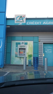 Distributeur automatique de billets du Crédit Agricole à Saint-Germain-du-Puy