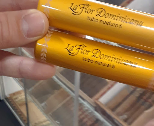 Tobacco Shop «Two Guys Smoke Shop», reviews and photos, 304 S Broadway, Salem, NH 03079, USA