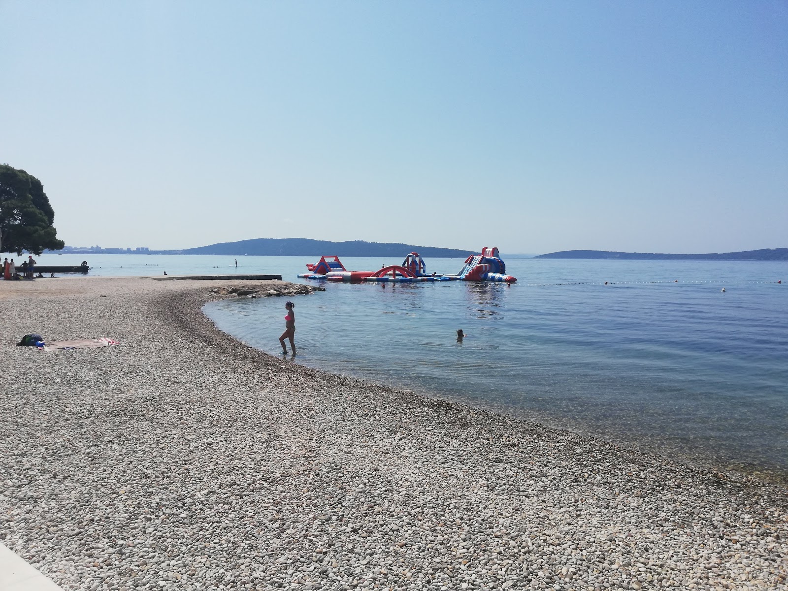 Fotografie cu Ostrog beach cu golfuri de mijloc