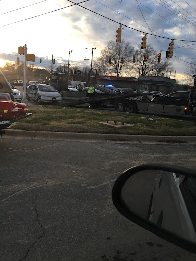 Used Car Dealer «La Reina Autos», reviews and photos, 2627 N Tryon St, Charlotte, NC 28206, USA