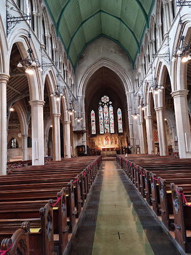 Reviews of St Mary Abbots Church in London - Church