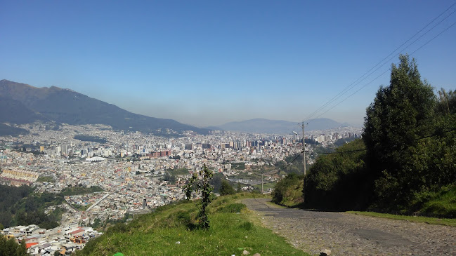 Opiniones de Canchas Liga Barrial Jardin Del Valle en Quito - Centro de jardinería