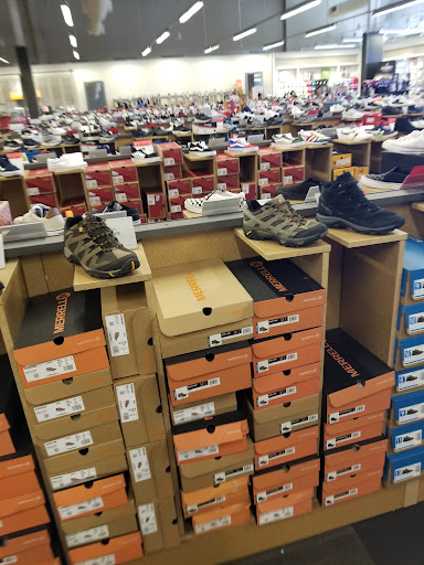 Shoe Store «DSW Designer Shoe Warehouse», reviews and photos, 11500 Burleigh St., Wauwatosa, WI 53222, USA