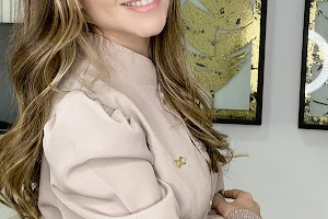 Dra. Adriana Siriani - Dentista - Harmonização Orofacial image