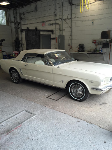 Auto Body Shop «Maaco Collision Repair & Auto Painting», reviews and photos, 500 Hicksville Rd, Massapequa, NY 11758, USA