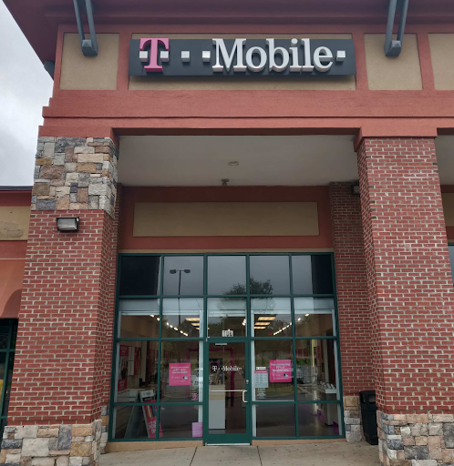 Cell Phone Store «T-Mobile», reviews and photos, 5025 N Tryon St #106, Charlotte, NC 28213, USA