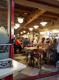 Atmosphère du Restaurant Les Voyageurs à Saint-Gilles-Croix-de-Vie - n°13