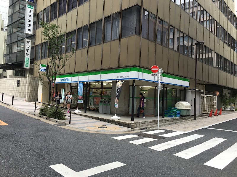 ファミリーマート 神田淡路町二丁目店