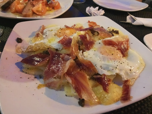 La Barra Tapas & Sushi Bar