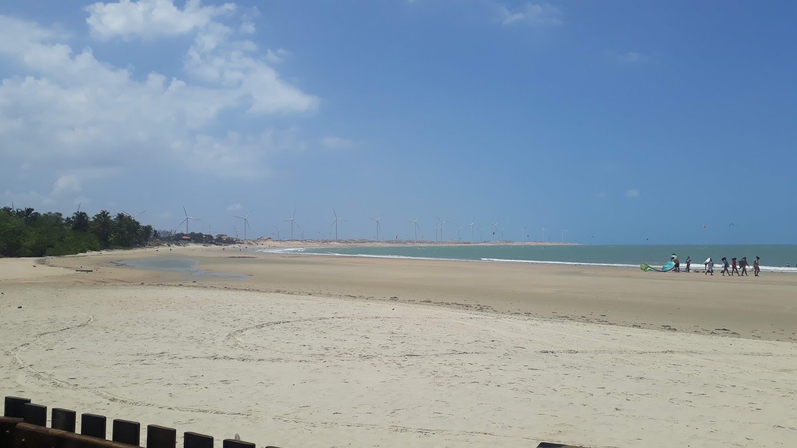 Praia de Amontada'in fotoğrafı geniş plaj ile birlikte