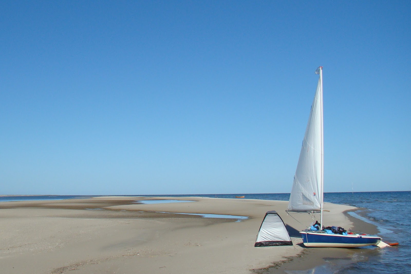 Praia do Estreito的照片 带有明亮的沙子表面