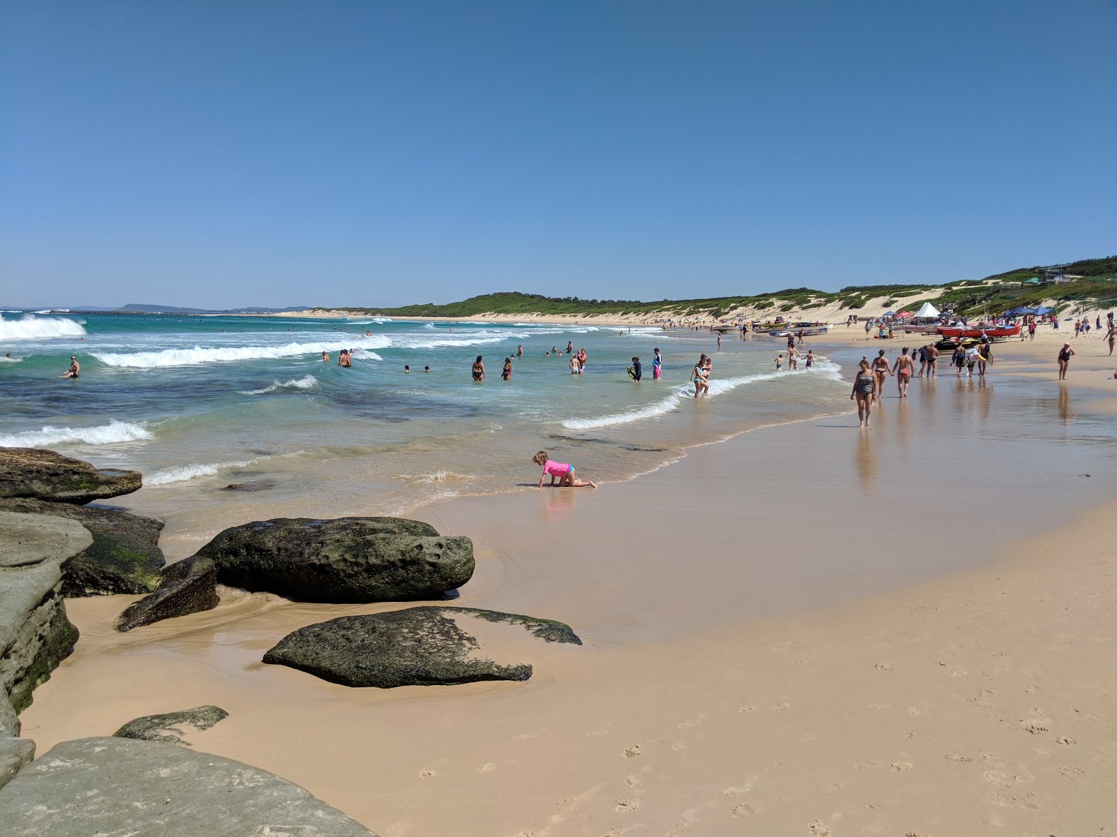Foto von Soldiers Beach mit beiger sand Oberfläche
