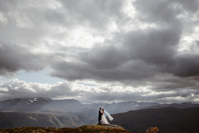 Norway elopement photographer Ingvild Kolnes