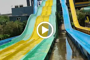 Oyster's Water Park image