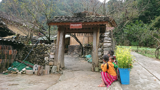 Thôn Lũng Cẩm Trên