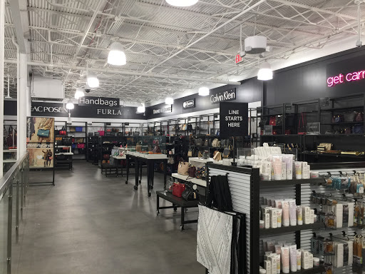 Department Store «Saks OFF 5TH», reviews and photos, 1675 Rockville Pike, Rockville, MD 20852, USA