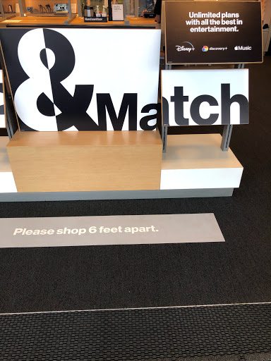 Cell Phone Store «Verizon», reviews and photos, 19230 Alderwood Mall Pkwy #150, Lynnwood, WA 98036, USA