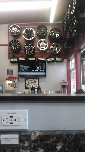 Tire Shop «Les Schwab Tire Center», reviews and photos, 2155 S Roosevelt Dr, Seaside, OR 97138, USA