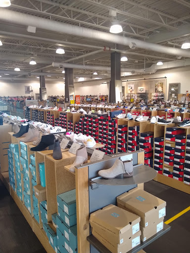 Shoe Store «DSW Designer Shoe Warehouse», reviews and photos, 357 Old Country Rd, Carle Place, NY 11514, USA