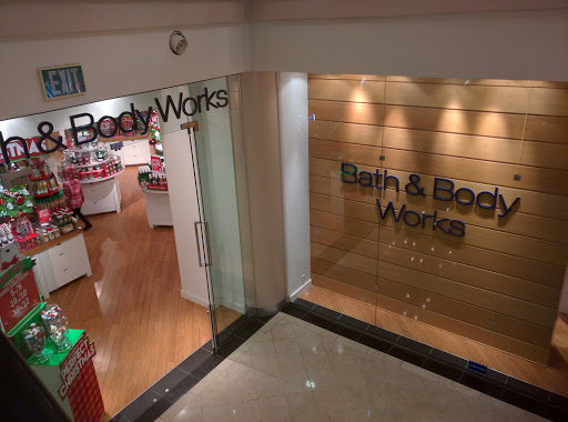 Beauty Supply Store «Bath & Body Works», reviews and photos, 200 E Pratt St, Baltimore, MD 21202, USA