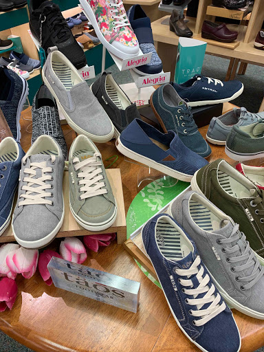 Shoe Store «Gimres Shoe Store Hillsboro», reviews and photos, 256 E Main St, Hillsboro, OR 97123, USA