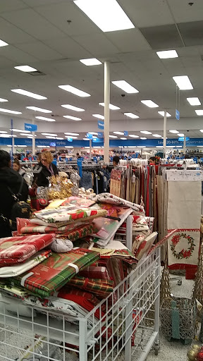 Clothing Store «Ross Dress for Less», reviews and photos, 300 NW Eastman Pkwy, Gresham, OR 97030, USA