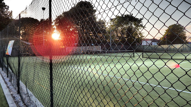 Comments and reviews of Formby Village Tennis Club