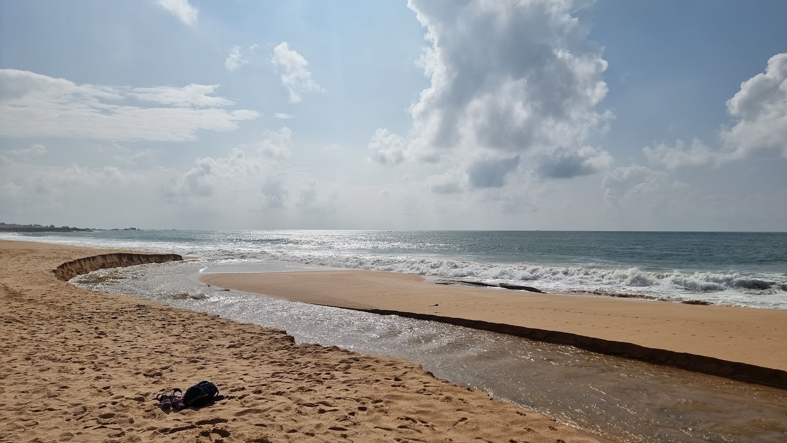Φωτογραφία του Dwarakapathi Beach και η εγκατάσταση