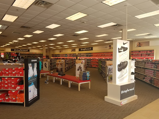 Shoe Store «Famous Footwear», reviews and photos, 3282 N John Young Pkwy, Kissimmee, FL 34741, USA
